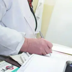 Jaki lekarz wystawia zaświadczenie o karmieniu piersią? Ważne informacje!