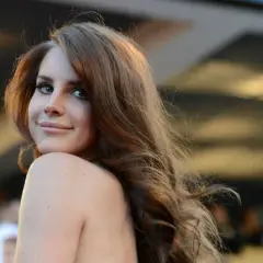 Ile Lana Del Rey ma lat? Zaskakujące fakty o jej urodzinach i karierze