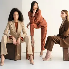 Jakie buty do garnituru damskiego wybrać, by wyglądać stylowo?