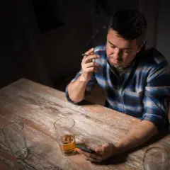 Co czuje alkoholik po rozstaniu? Emocje, które mogą zaskoczyć