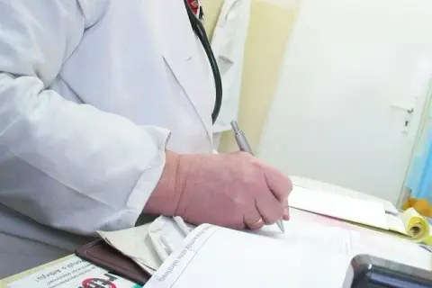 Jaki lekarz wystawia zaświadczenie o karmieniu piersią? Ważne informacje!