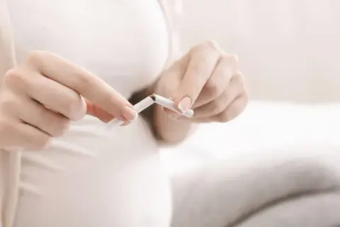 Czy można palić podczas karmienia piersią? Negatywne skutki dla dziecka.