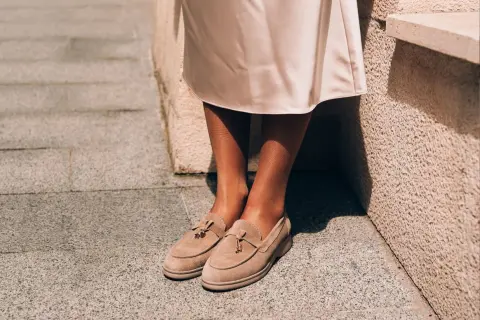 Mokasyny damskie są modne – odkryj najnowsze trendy i stylizacje
