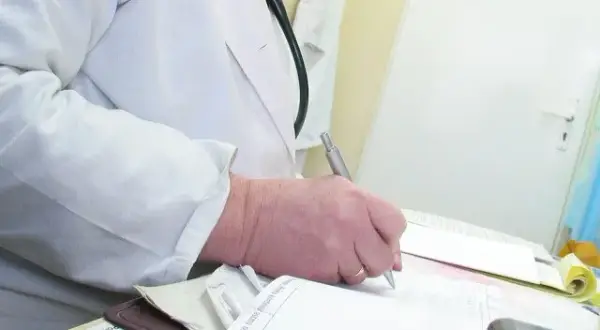 Jaki lekarz wystawia zaświadczenie o karmieniu piersią? Ważne informacje!