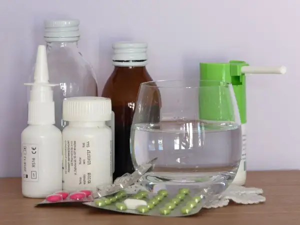 Co na przeziębienie karmiąc piersią? Bezpieczne metody i porady dla mam